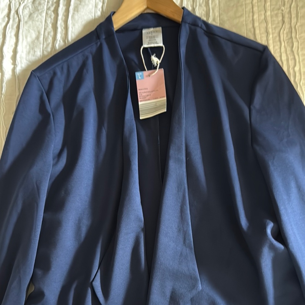 Women’s Blue Blazer with Modern Lapels - Picture 2 of 4